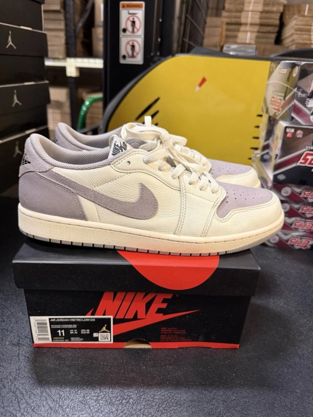 WORN Men’s Air Jordan 1 Retro Low Atmosphere Grey CZ0790-101 Size 11 WITH BOX